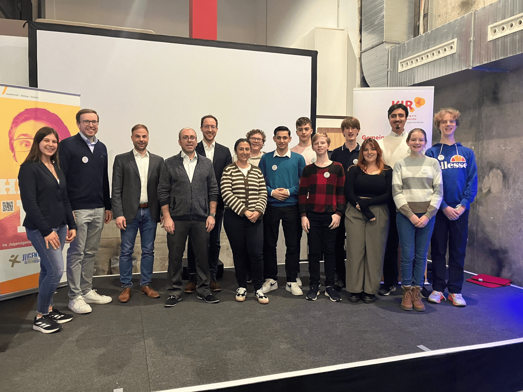 Gruppenbild-Pizza-und-Politik-2025